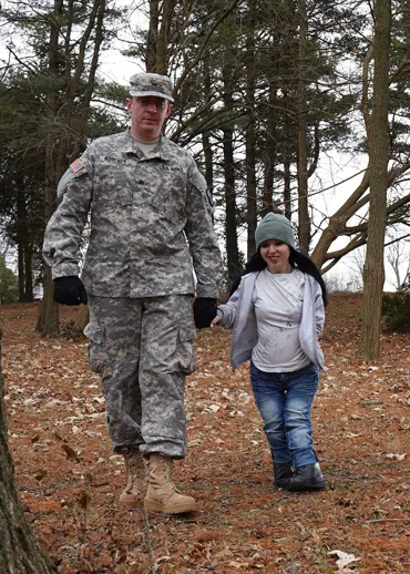 Kat và Eich đang yêu nhau và chuẩn bị làm đám cưới. Ảnh:Mirror. 2-9561-1422246952.jpg