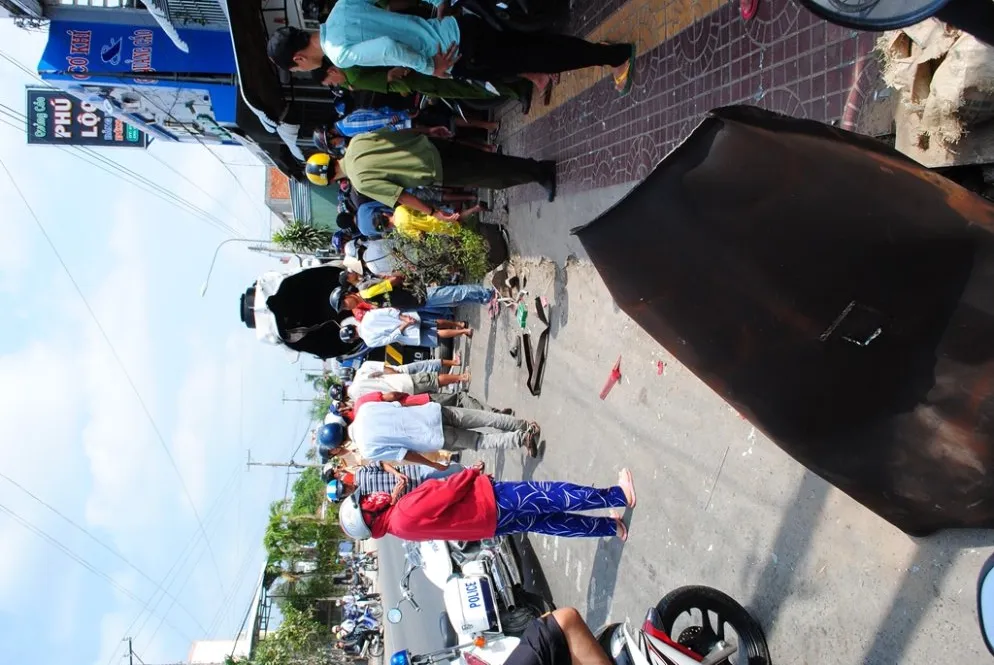 Ảnh ghi nhận tại hiện trường vụ nổ xe bồn- Ảnh:Đ.Triều Ảnh ghi nhận tại hiện trường vụ nổ xe bồn- Ảnh:Đ.Triều