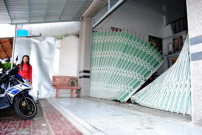 Ảnh ghi nhận tại hiện trường vụ nổ xe bồn- Ảnh:Đ.Triều Ảnh ghi nhận tại hiện trường vụ nổ xe bồn- Ảnh:Đ.Triều