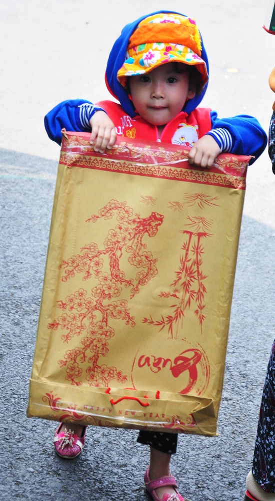 Khoảnh khắc đoàn viên ở nhà ga, bến tàu ngày giáp Tết ảnh 6