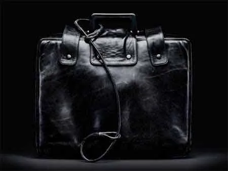 Chiếc cặp đen bí ẩn luôn ở cạnh tổng thống Mỹ