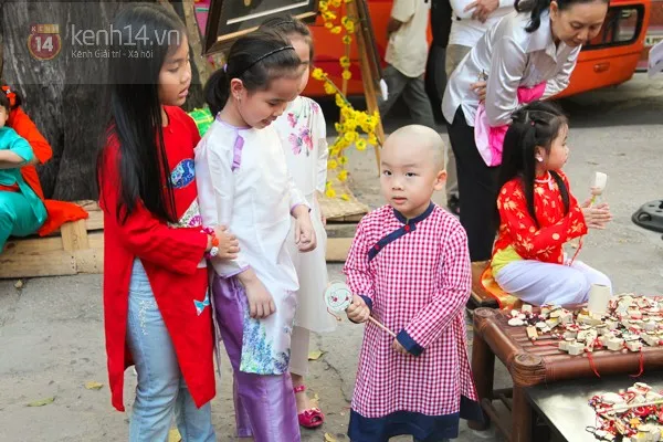 Sài Gòn tấp nập đến đường mai, phố ông đồ chụp ảnh ảnh 7