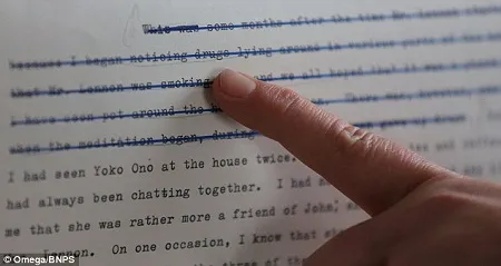 Bà giúp việc Dorothy Jarlett sửa chữa lại bản khai đầu tiên.