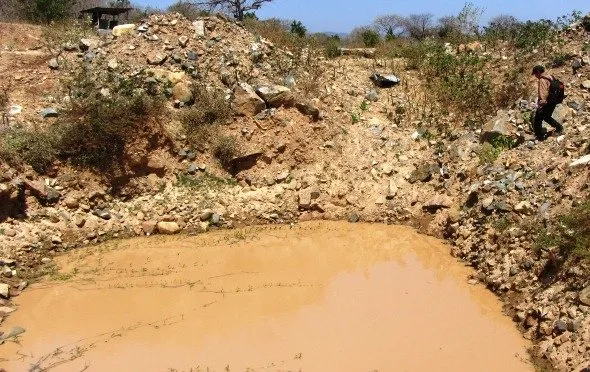 Một khu vực được đào lên ở Núi Tàu để tìm kho báu - Ảnh: GIA BÌNH Một khu vực được đào lên ở Núi Tàu để tìm kho báu - Ảnh: GIA BÌNH