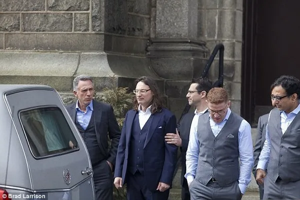 Cô gái gốc Việt tổ chức lễ tang theo nghi thức... lễ cưới ảnh 3