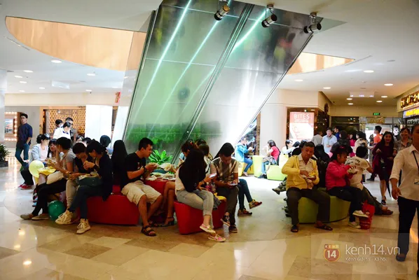 Người Sài Gòn lại xếp hàng chờ... ăn bánh mì miễn phí ảnh 8