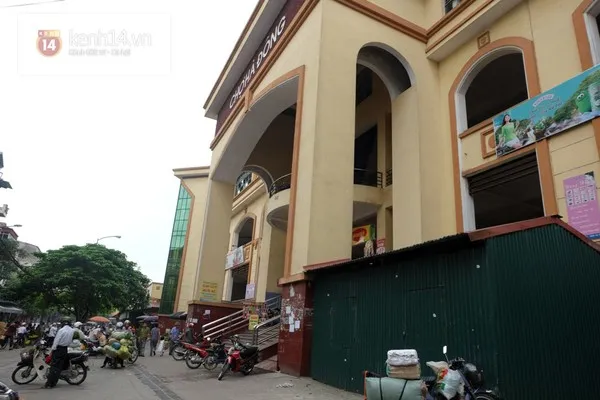 Hoảng loạn vì thiếu nữ cầm kim tiêm đâm loạn xạ giữa chợ ảnh 4