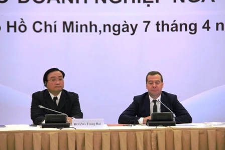 Thủ tướng dự buổi chiêu đãi của lãnh đạo UBND TPHCM tại phòng Khánh Tiết.