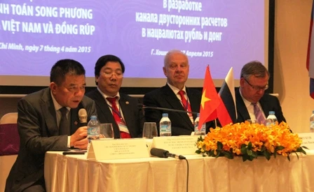 Thủ tướng dự buổi chiêu đãi của lãnh đạo UBND TPHCM tại phòng Khánh Tiết.