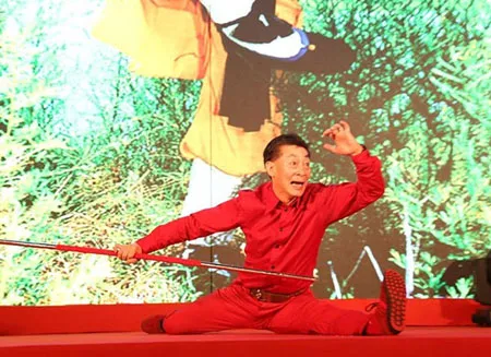 Lục Tiểu Linh Đồng tại buổi họp báo công bố dự án điện ảnh