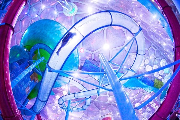 Mê mẩn với những công viên nước hoành tráng nhất thế giới ảnh 14