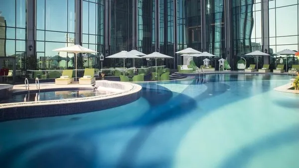 Báo Mỹ ca ngợi sự lộng lẫy 'không tưởng' của KS siêu sang ở Sài Gòn ảnh 9