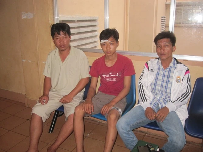 Vào tận nhà đánh túi bụi cả mấy ông cháu chỉ vì… nhìn ảnh 1 Vào tận nhà đánh túi bụi cả mấy ông cháu chỉ vì… nhìn ảnh 1