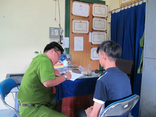 Thiếu niên đốt nam sinh lớp 10 bị tạm giữ hình sự chiều 28-4