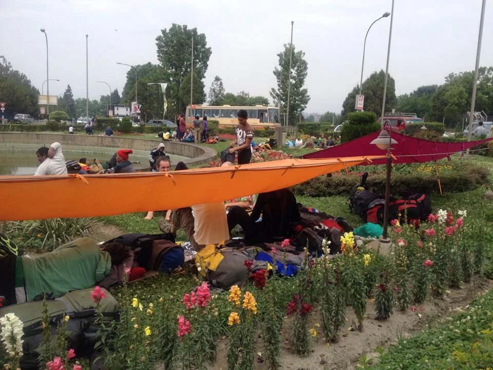 Cảnh hỗn loạn sau động đất được chị Cương chụp lại