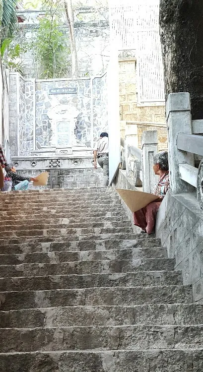 Nhếch nhác tấn công biểu tượng đẹp ‘xứ trầm hương’ ảnh 3