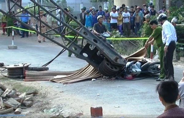 Ba mẹ con chết thảm trên đường đến trường vì xáng cạp ảnh 1 Ba mẹ con chết thảm trên đường đến trường vì xáng cạp ảnh 1