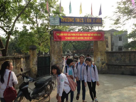 Trường học nơi bạn học cho rằng có một chiếc xe hơi đến đón hai nạn nhân đi