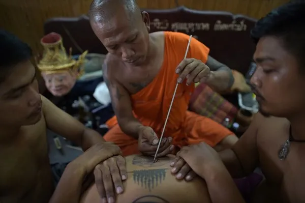 Rùng mình cảnh xăm ma thuật của người Thái ảnh 5