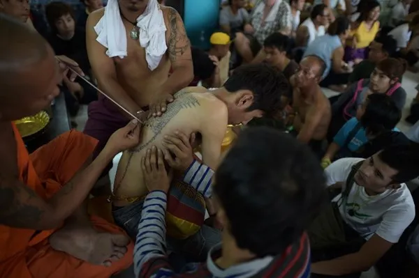 Rùng mình cảnh xăm ma thuật của người Thái ảnh 6