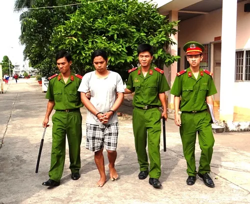 Bùng nổ tranh cãi 'quy định quyền im lặng là diễn biến hòa bình...’ (tiếp theo) ảnh 1