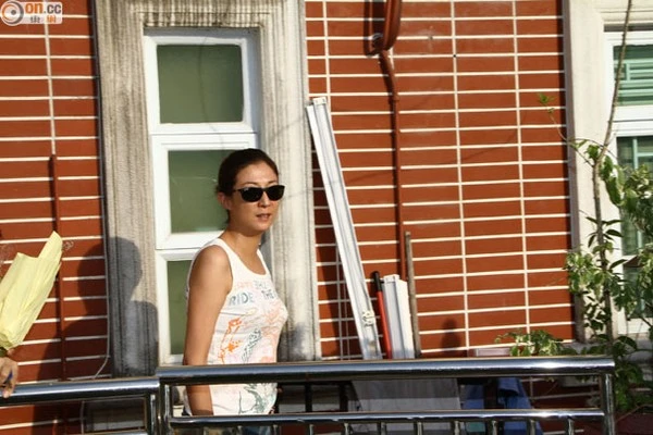 Con gái diễn viên Thành Long bất ngờ cắt cổ tay tự sát ảnh 2