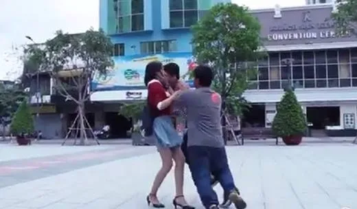 Bùng phát 'đè người lạ hôn môi' - Kiss Cam phản cảm tại Việt Nam ảnh 5
