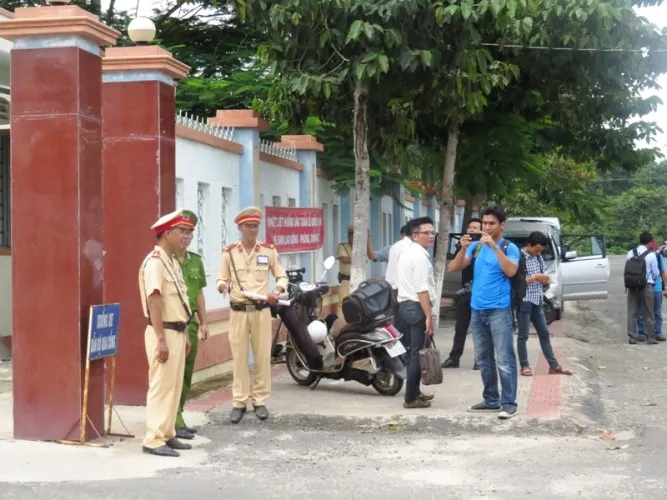 Chùm ảnh: Họp báo vụ thảm sát ở Bình Phước ảnh 4 Chùm ảnh: Họp báo vụ thảm sát ở Bình Phước ảnh 4