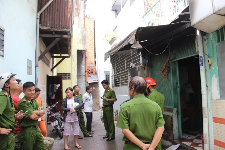 Cháy nhà khóa trái cửa, nhiều người dân hoảng loạn ảnh 4