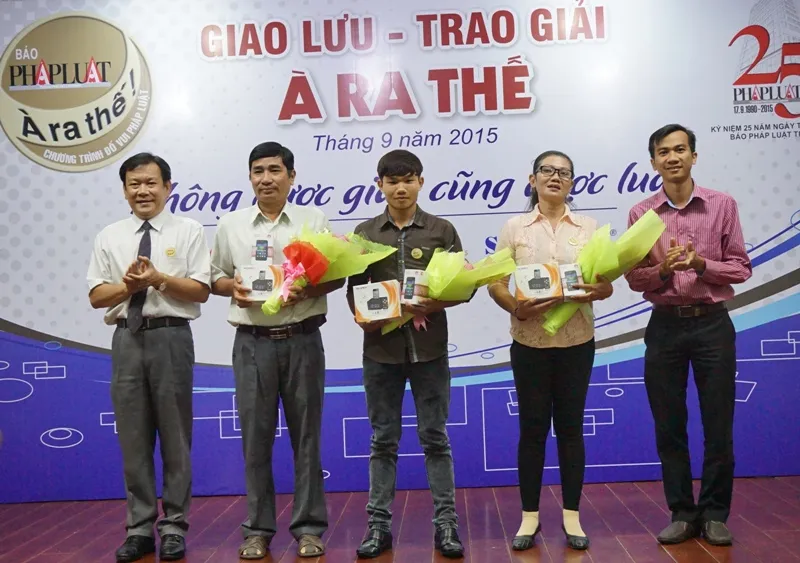 Trao giải À RA THẾ: Sôi nổi cãi nhau, cùng đưa pháp luật vào cuộc sống ảnh 8