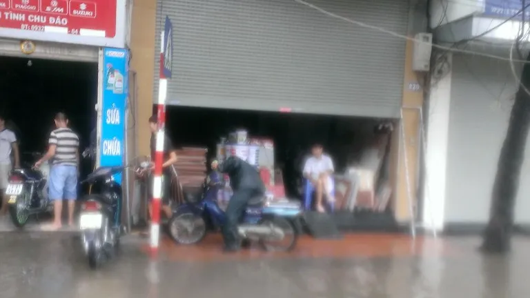 Chùm ảnh: Hà Nội ngập nặng sau cơn mưa lớn đêm qua ảnh 4