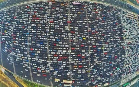 Kẹt xe kinh hoàng ở Bắc Kinh sau nghỉ lễ Quốc Khánh ảnh 2 Kẹt xe kinh hoàng ở Bắc Kinh sau nghỉ lễ Quốc Khánh ảnh 2