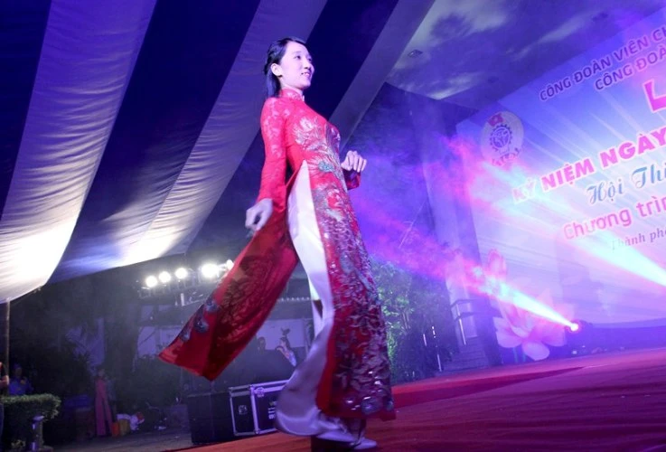 Chùm ảnh: Người đẹp Sở Tư pháp duyên dáng trong tà áo dài ảnh 13