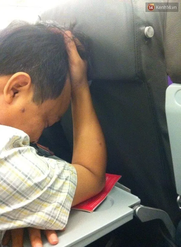 Máy bay từ Tuy Hòa về TP. HCM hạ cánh xuống... Cam Ranh ảnh 1