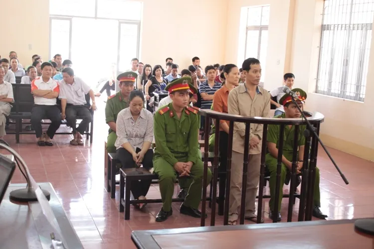 Y án đối tượng tạt acid, ném bom xăng đoàn cưỡng chế ảnh 2