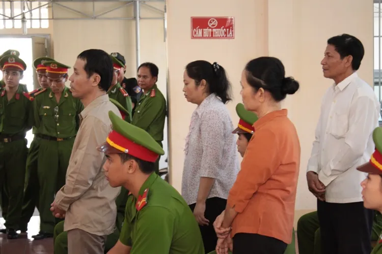 Y án đối tượng tạt acid, ném bom xăng đoàn cưỡng chế ảnh 3