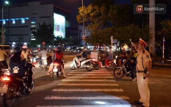 Câu chuyện đẹp về anh CSGT Đà Nẵng phạt lỗi vi phạm bằng phong kẹo cao su - Ảnh 2.