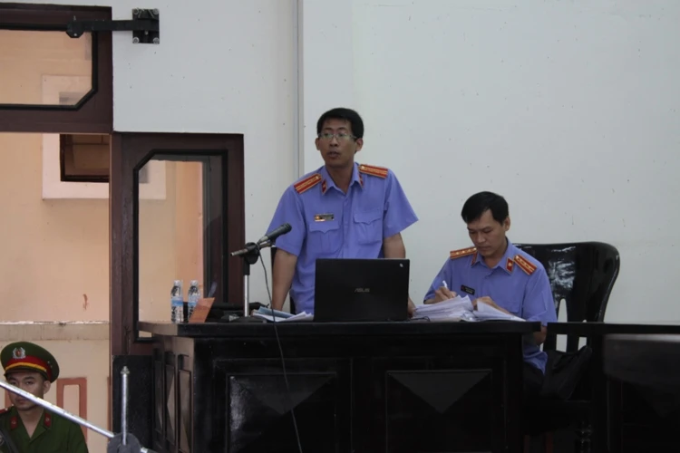 Vụ chai nước có ruồi: Bị cáo Minh bị đề nghị đến 13 năm tù ảnh 5