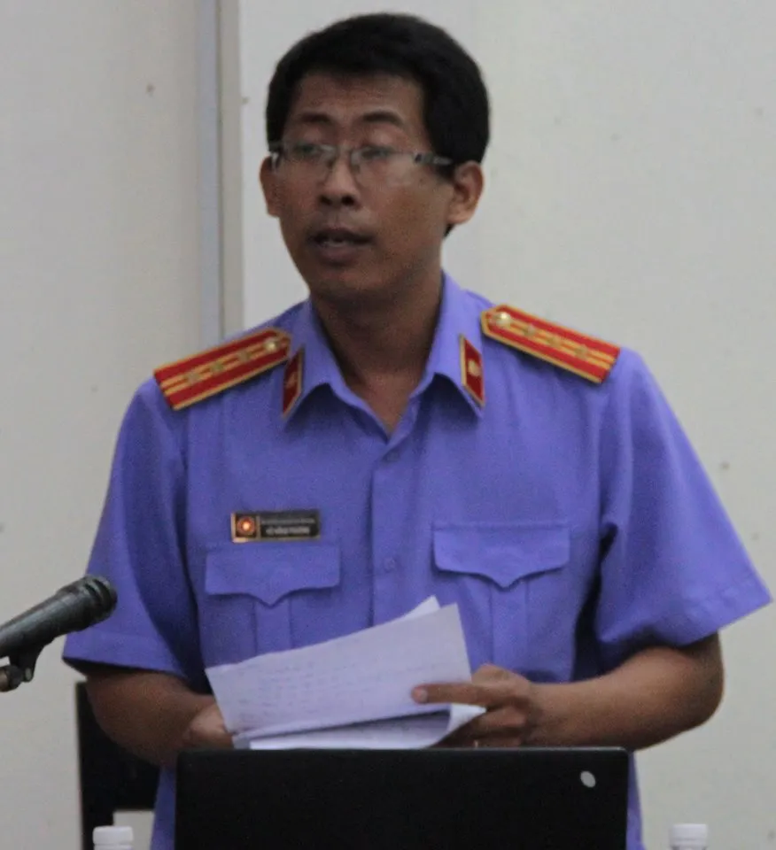 Tranh luận vụ chai nước có ruồi: ‘500 triệu đổi chai nước là bình thường’ ảnh 4