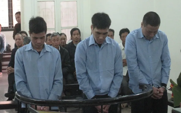 Nhiệt tình đòi nợ giùm bạn, hầu tòa tội giết người ảnh 1