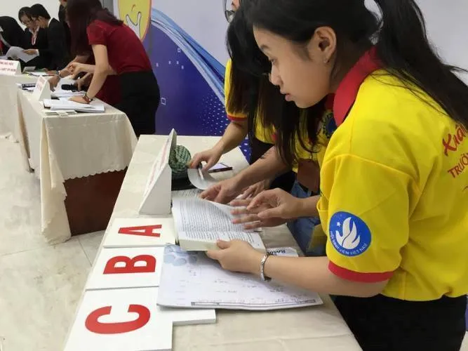 Chùm ảnh: Toàn cảnh hội thi đố vui pháp luật 'Chai nước có gián' ảnh 20