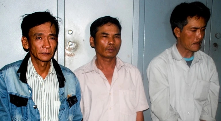 Nhóm cờ bạc bịp tinh vi trên xe khách sa lưới ảnh 1