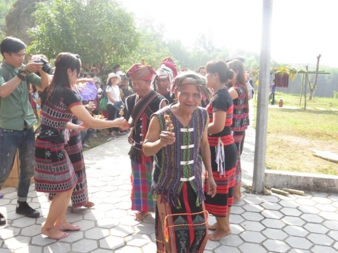 Lần đầu tiên lễ hội A Riêu Car không có nghi lễ đâm trâu ảnh 1