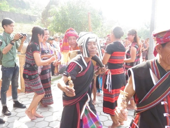 Lần đầu tiên lễ hội A Riêu Car không có nghi lễ đâm trâu ảnh 2