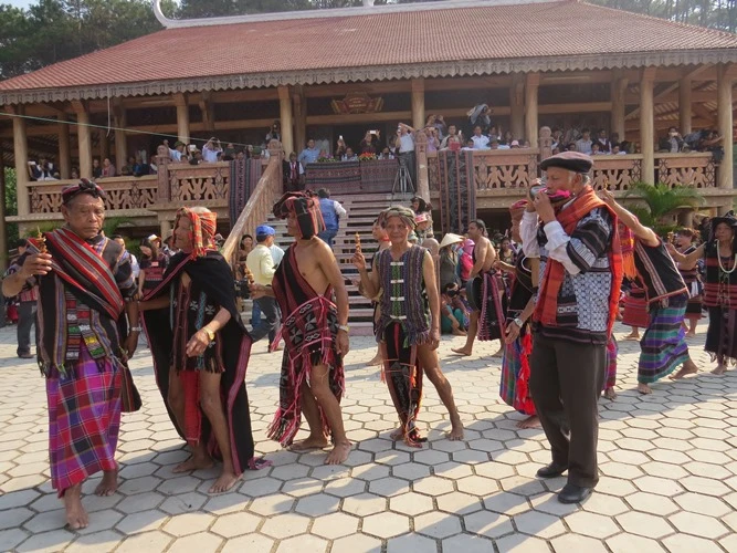 Lần đầu tiên lễ hội A Riêu Car không có nghi lễ đâm trâu ảnh 3