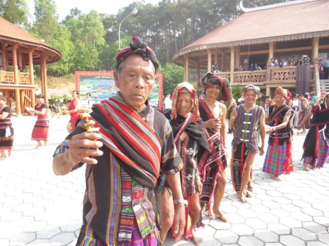 Lần đầu tiên lễ hội A Riêu Car không có nghi lễ đâm trâu ảnh 4