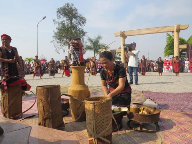 Lần đầu tiên lễ hội A Riêu Car không có nghi lễ đâm trâu ảnh 6