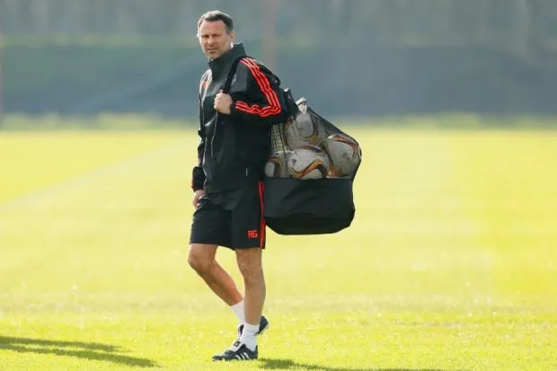 Bryan Robson: 'Giggs sẽ ngồi vào ghế nóng M.U' ảnh 1 Bryan Robson: 'Giggs sẽ ngồi vào ghế nóng M.U' ảnh 1