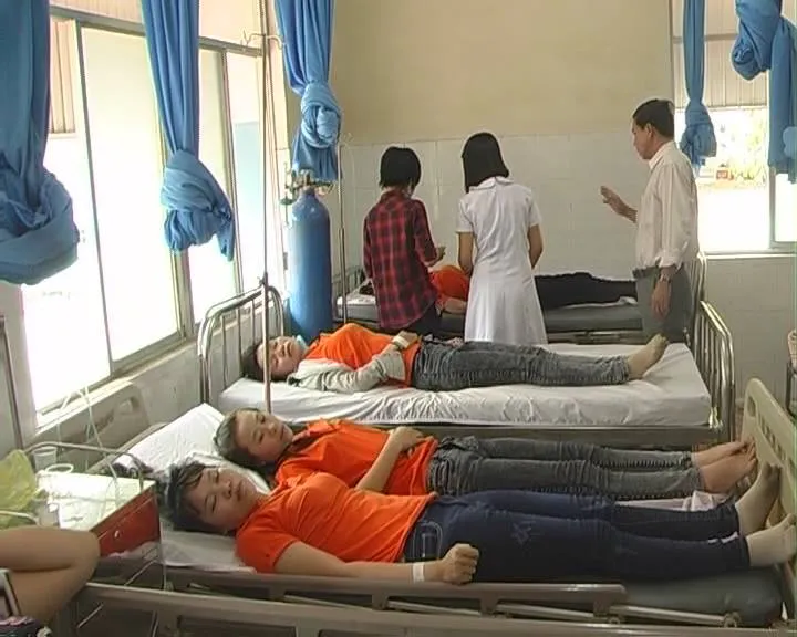 Vụ 56 công nhân nhập viện nghi ngộ độc: Do hội chứng sang chấn tâm lý ảnh 1