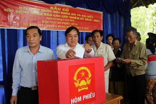 Toàn cảnh ngày bầu cử: Kiểm phiếu ngay trong đêm ảnh 13